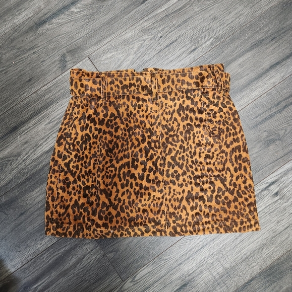 Cheetah Print Mini Skirt - Picture 2 of 3